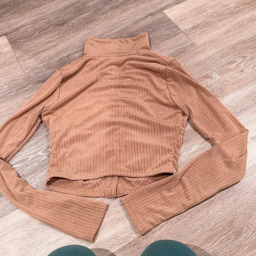 Naked Wardrobe Nude Collared Crop Top Buttoned Down Size Small - Picture 5 of 5